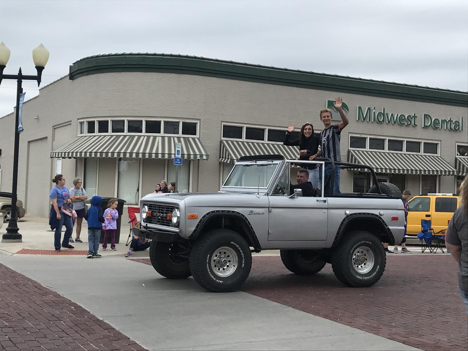 Oriole spirit soars over cold, rainy day