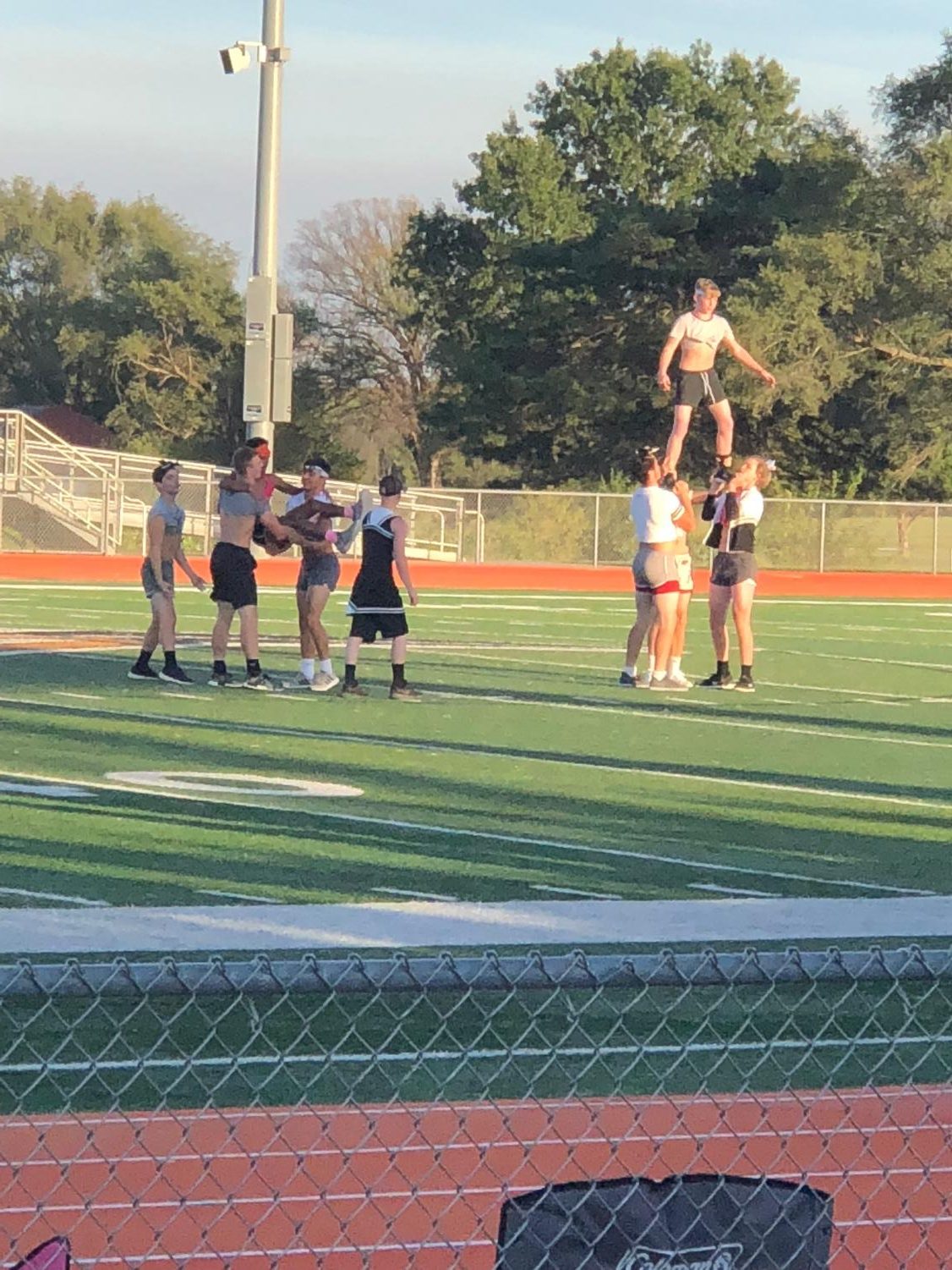 Seniors beat underclassmen during Powderpuff game