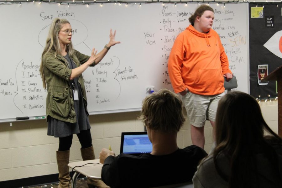 English teacher Ashley Deaver gives an example with Korigan Hoyt (12). Photo by Bailey Pennycuff
