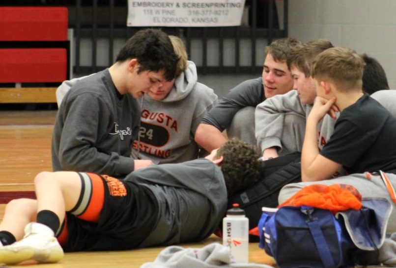 Wrestling encourages team bonding