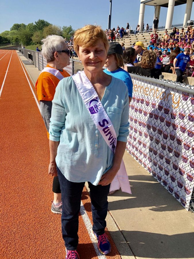 Former+Robinson+and+Lincoln+physical+education+teacher+Tricia+Lehr+stands+in+the+sun+at+the+2019+Relay+Recess.+Before+Relay+Recess+started+in+Augusta%2C+Lehr+taught+physical+education+at+the+time+she+was+diagnosed+with+cancer.+Teachers+like+Garfield+Elementary+teacher+Diane+Rhoten+started+Relay+Recess+to+support+Lehr+and+other+cancer+patients.+