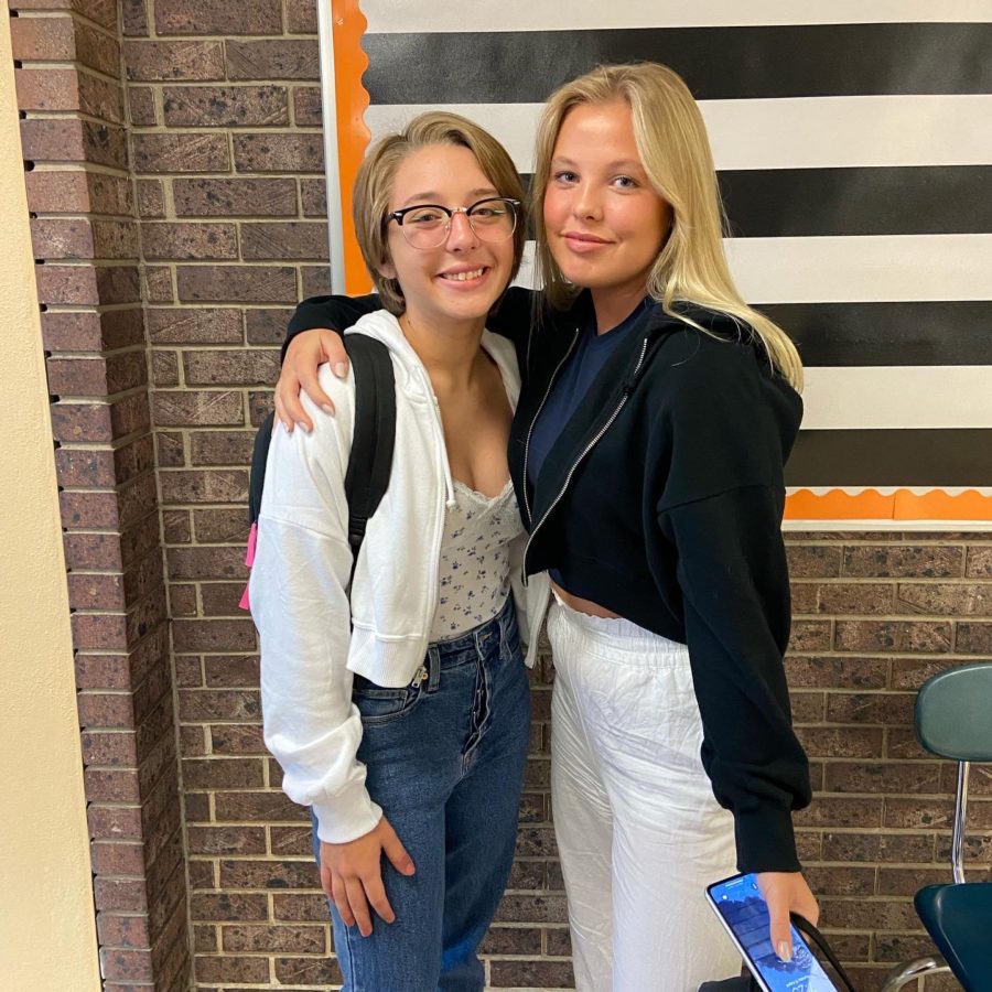 Foreign exchange student Alex Svärd attends her first day of school in a different country with  sophomore Emma Neuschafer who is a part of her host family. Svärd is from Stockholm, Sweden, which is 4,759 miles away from Augusta.