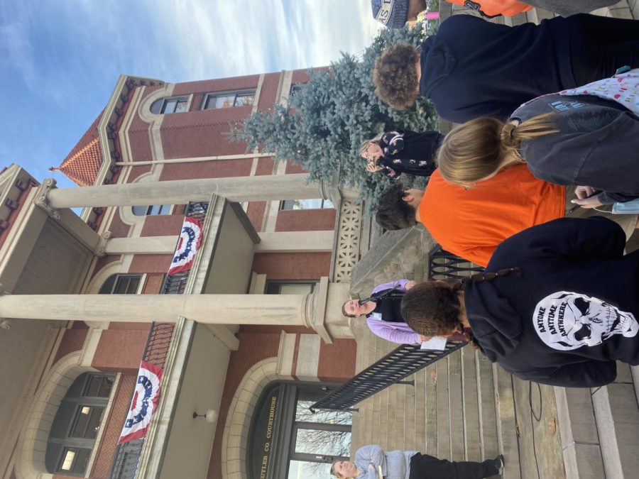 The A day government classes poses in front of the Butler County Courthouse in El Dorado. The field trip day consisted of a visit to the El Dorado jail, as well as presentations from different departments of law enforcement. 
