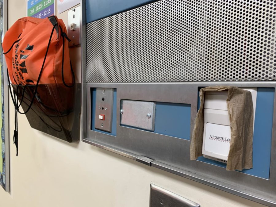 Teachers place wet paper towels along the top of the thermostat in order to warm up their classroom. “I know a lot of teachers use the paper towel trick, and it’s kind of odd that we have to trick our own thermostat system just to get some heat in the classroom, otherwise the temperature won’t change,” senior Emma Stueven said.