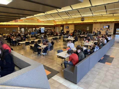 Third lunch during 3B. Students have a choice of where they want to sit, choosing from booths, stools, or regular six to eight seat tables. 